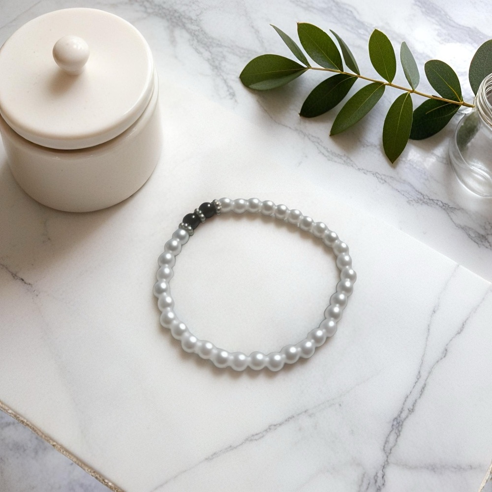 Black eyed pearl Bracelet